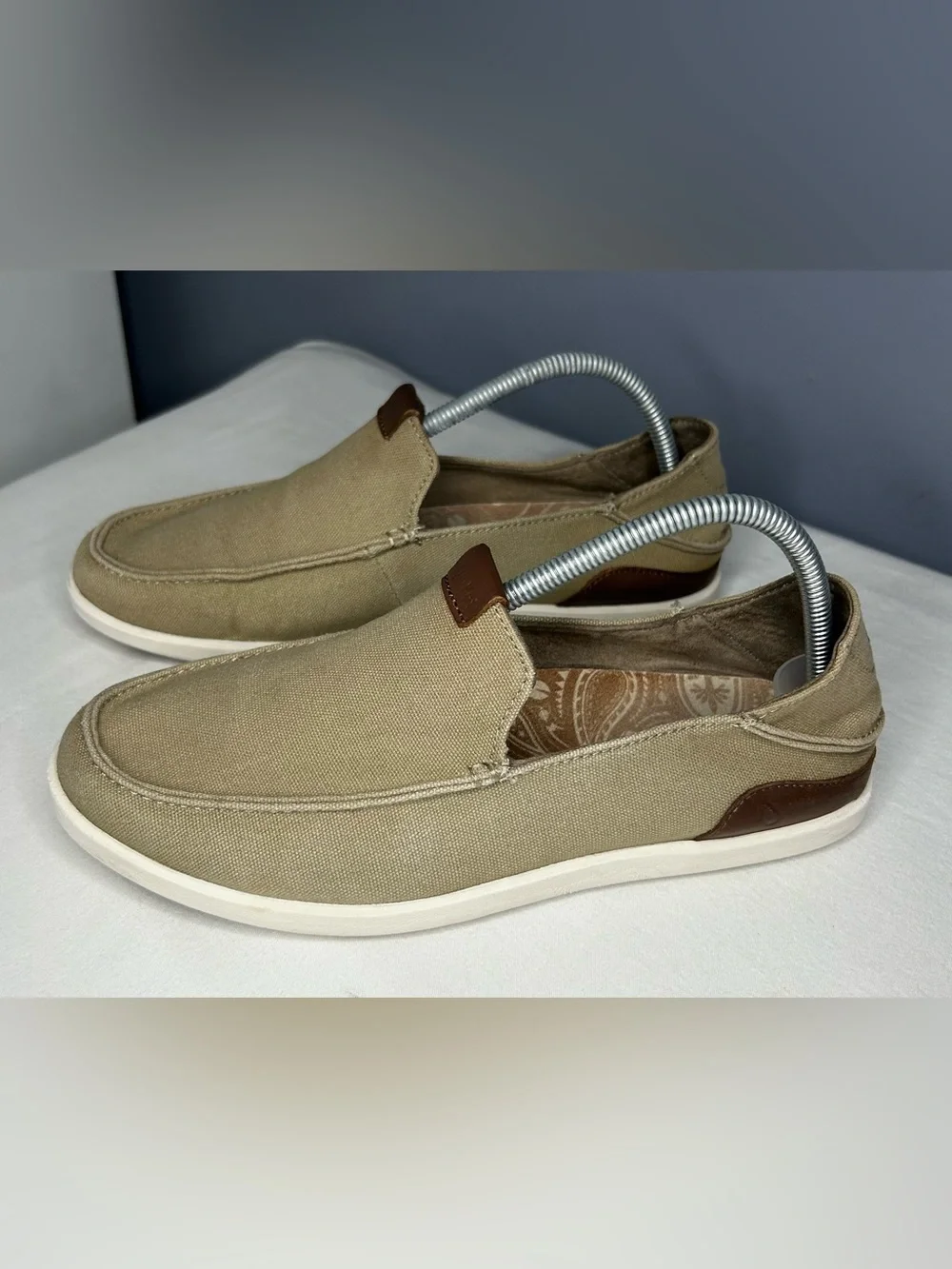 OluKai Manoa Slip-On Shoes Mens 9 Tan Canvas Loafers Casual Comfort Summer Beach